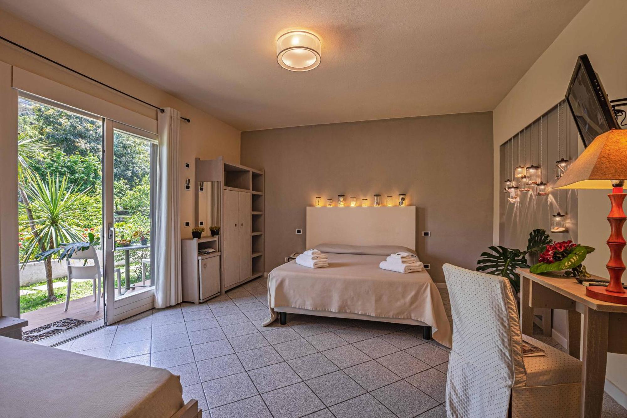 Hotel Cernia Isola Botanica SantʼAndrea Dış mekan fotoğraf