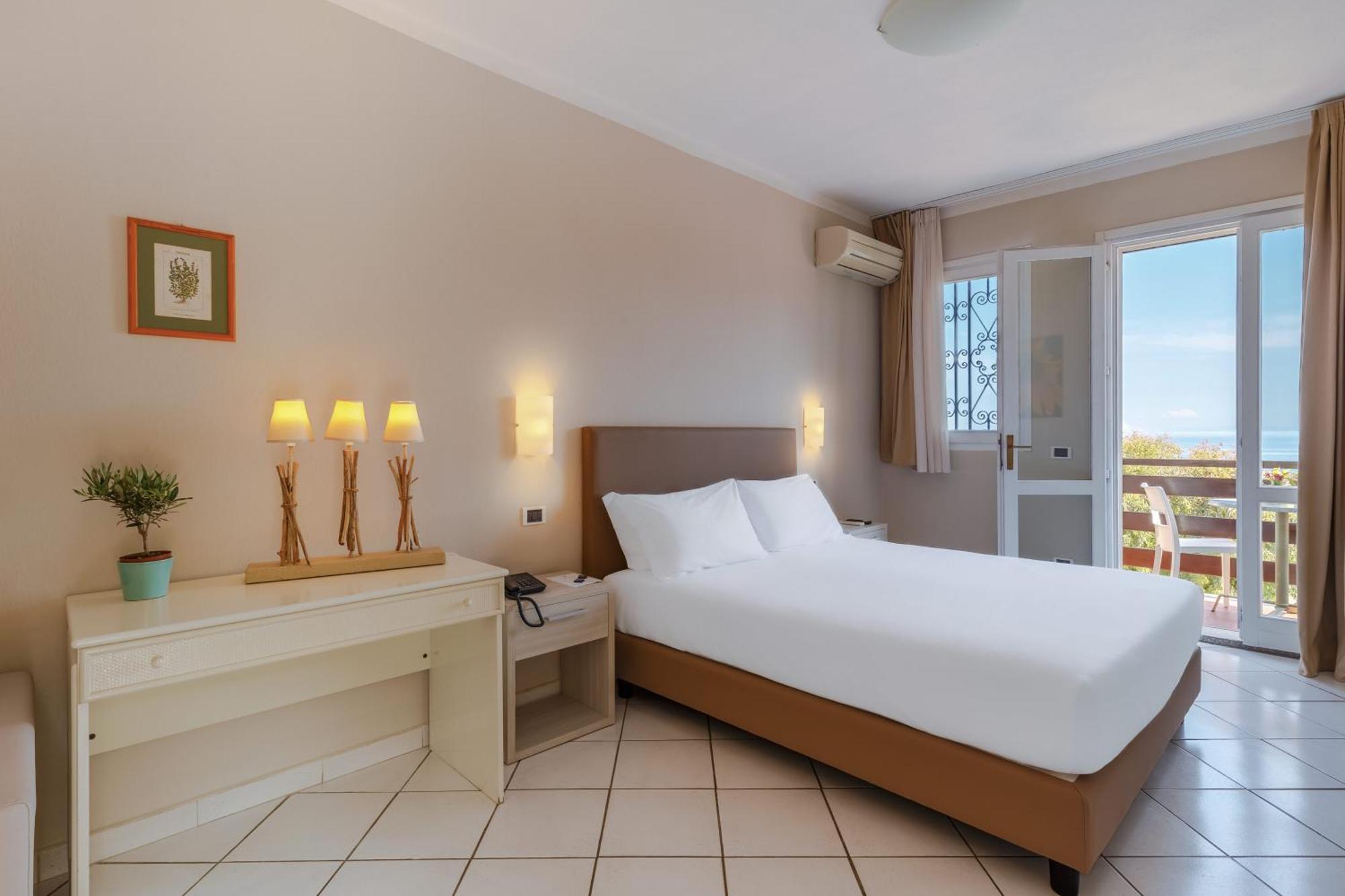 Hotel Cernia Isola Botanica SantʼAndrea Dış mekan fotoğraf